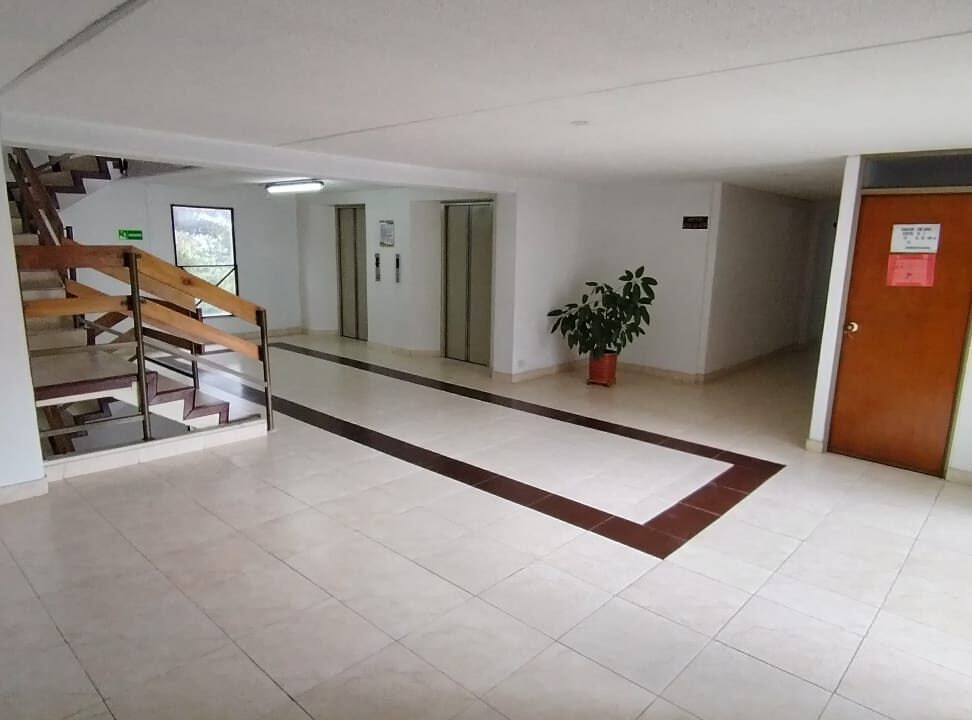 L Pasillo Ascensores